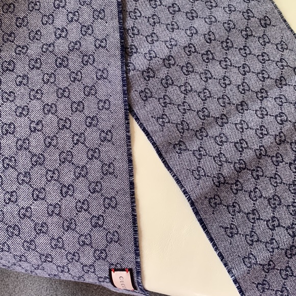 New Authentic Gucci Reversible Floral Wool Scarf - Picture 6 of 8